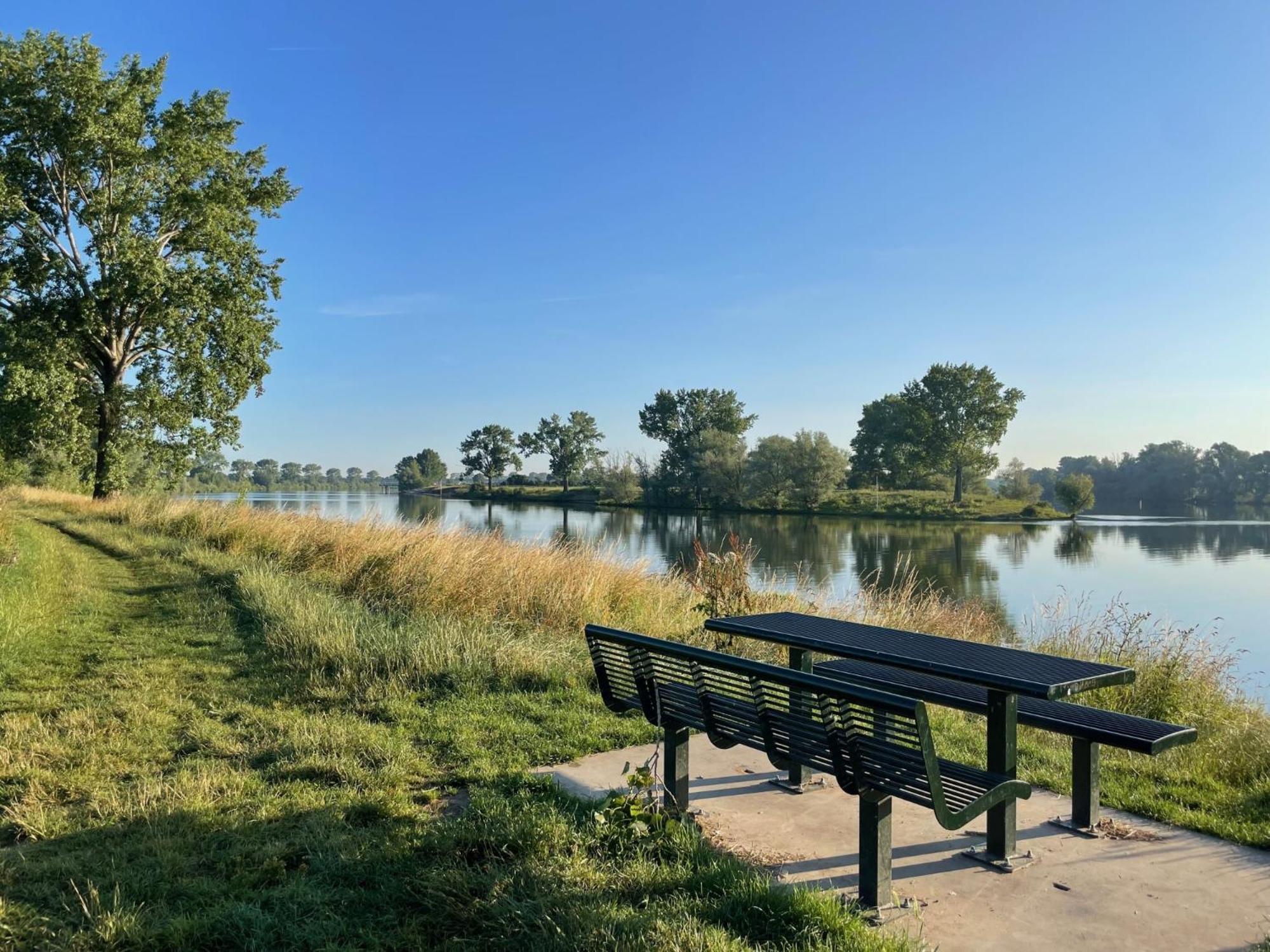 Langs De Maas Bed & Breakfast *